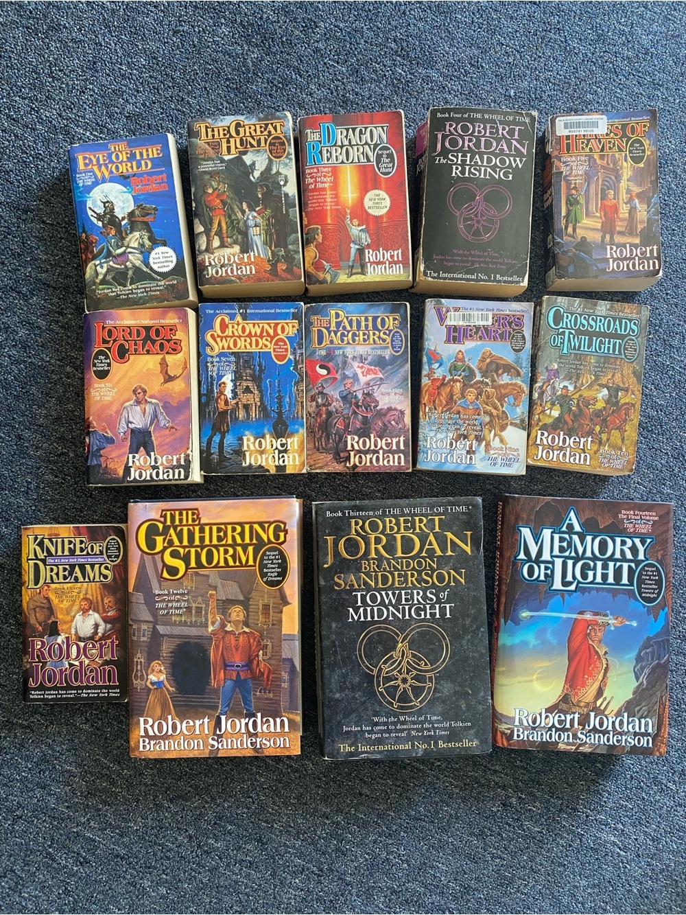 (14) The Wheel of Time Paperback Collection — Robert Jordan (Multiple Titles)